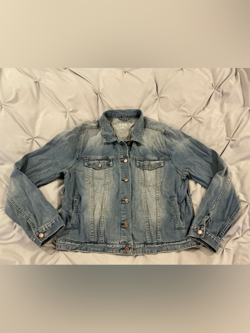 Women’s GAP 1969 Classic Light Wash Denim Jean Jacket - Size XXL